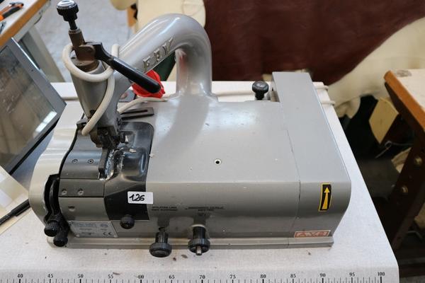 34#3594 Banchi da lavoro Marim e macchine da cucire Durkopp in vendita - foto 23