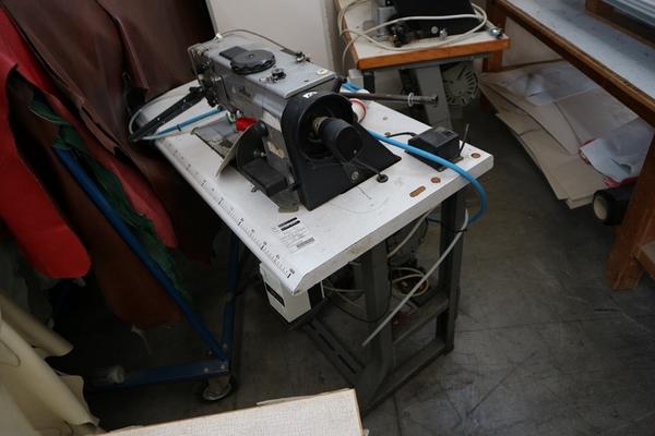 34#3594 Banchi da lavoro Marim e macchine da cucire Durkopp in vendita - foto 32