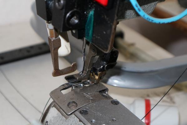 34#3594 Banchi da lavoro Marim e macchine da cucire Durkopp in vendita - foto 39
