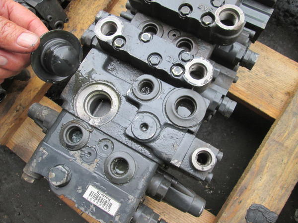 13#3595 Distributori per escavatore Komatsu in vendita - foto 3