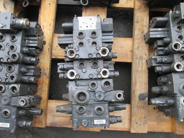 13#3595 Distributori per escavatore Komatsu in vendita - foto 4