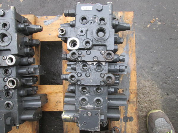 13#3595 Distributori per escavatore Komatsu in vendita - foto 5