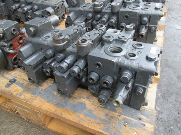 13#3595 Distributori per escavatore Komatsu in vendita - foto 7