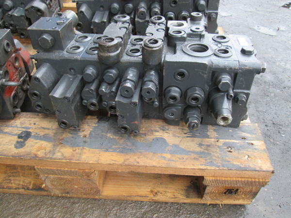 13#3595 Distributori per escavatore Komatsu in vendita - foto 11