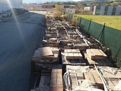 Travertine sandstone and granite slabs - Auction 3628 Travertine sandstone and granite slabs - Auction 3628