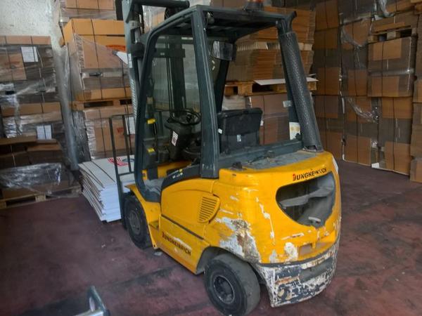Carrelli elevatori in vendita