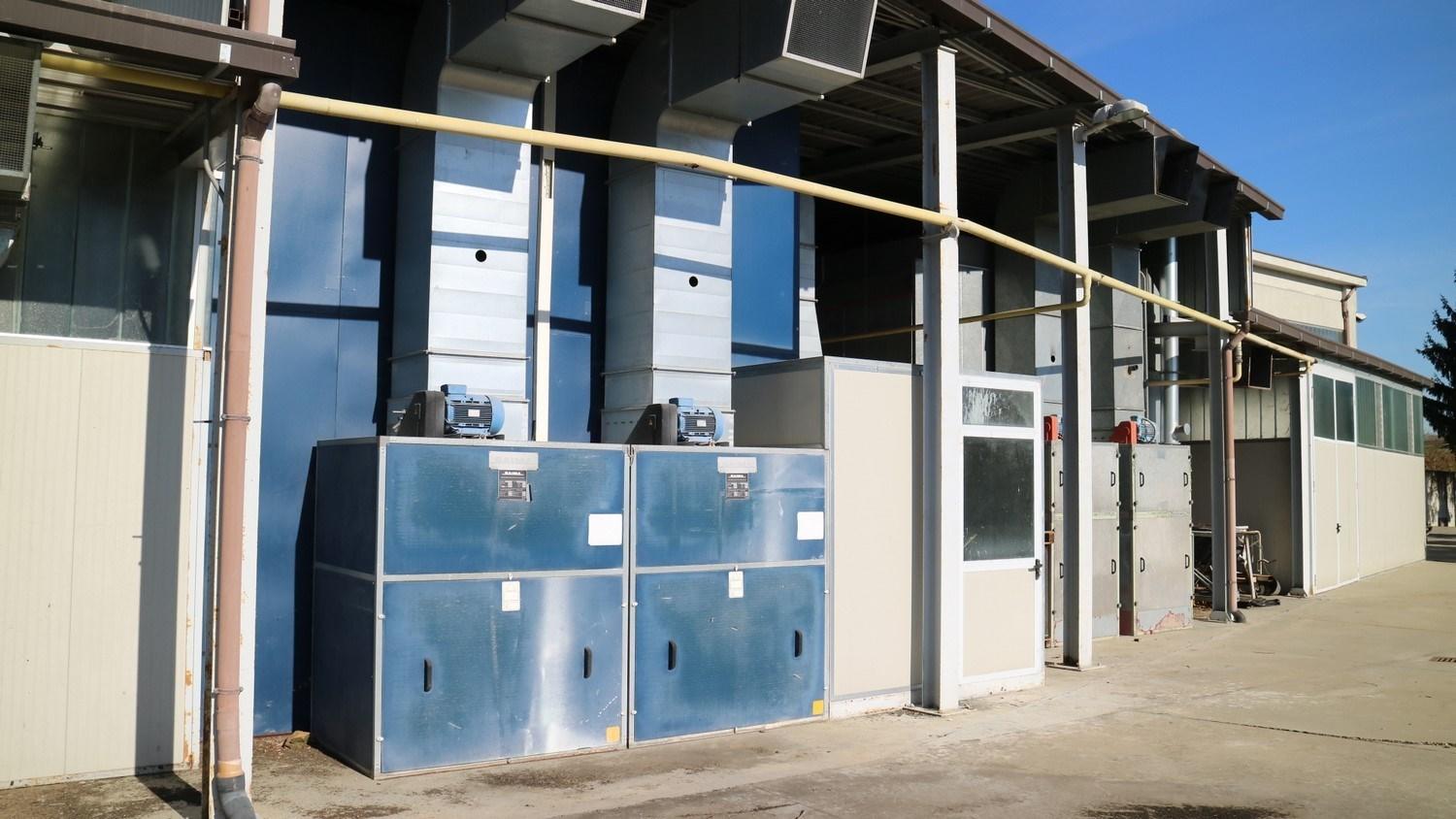 Lot Saico spray booths