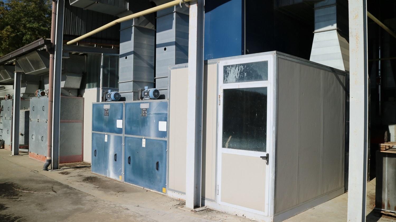 Lot Saico spray booths