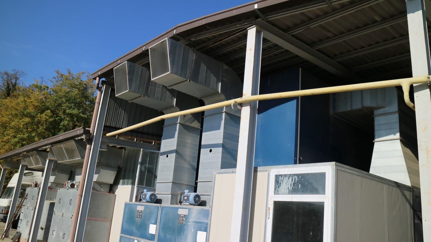 Lot Saico spray booths