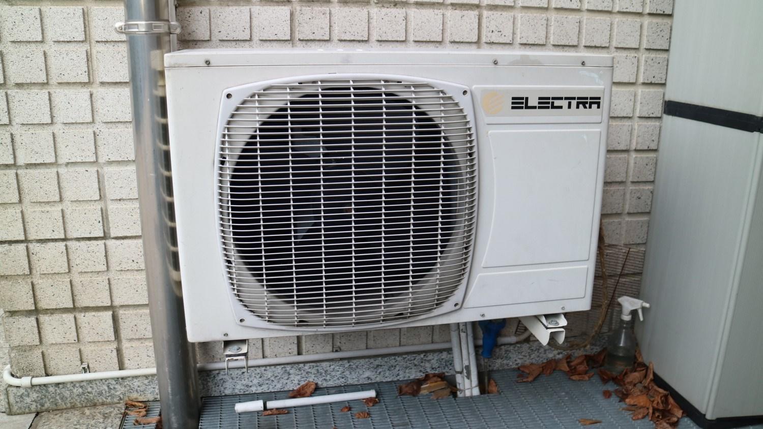 Lot Electra air conditioners