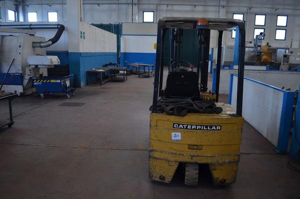 60#3667 Carrello elevatore Caterpillar F35 in vendita - foto 1