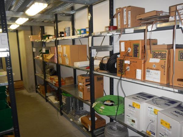4#3668 Magazzino componenti elettronici e informatici in vendita - foto 1