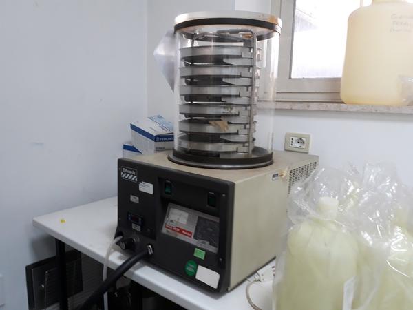17#3675 Spettrofotometro Hitachi e centrifuga Bekman in vendita - foto 13