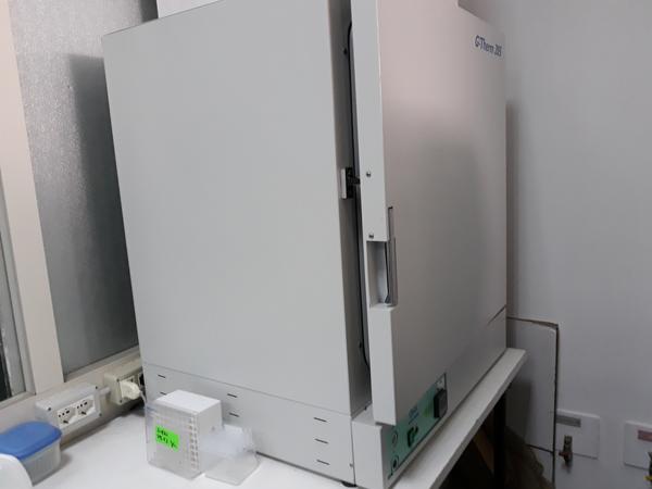 17#3675 Spettrofotometro Hitachi e centrifuga Bekman in vendita - foto 15