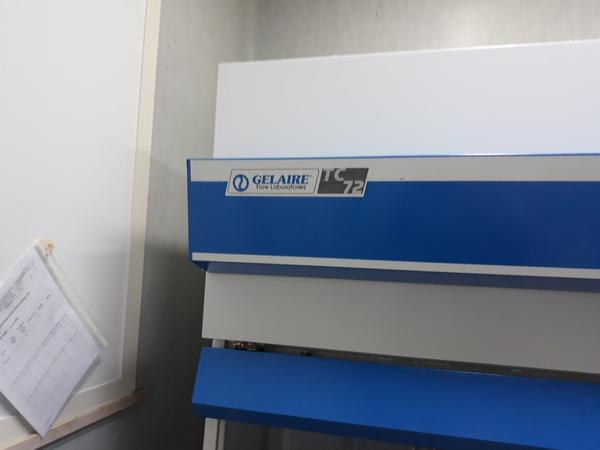 20#3675 Cappa flusso laminare Gelaire e microscopio Olympus BH2 in vendita - foto 3