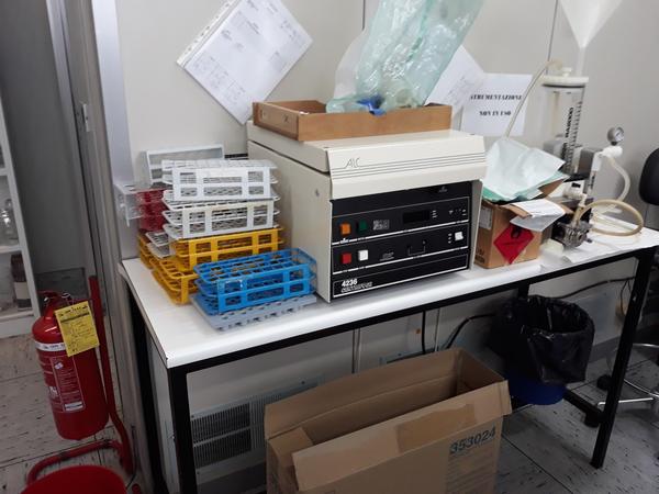 20#3675 Cappa flusso laminare Gelaire e microscopio Olympus BH2 in vendita - foto 14