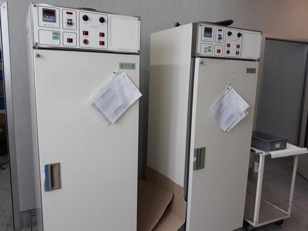 20#3675 Cappa flusso laminare Gelaire e microscopio Olympus BH2 in vendita - foto 15