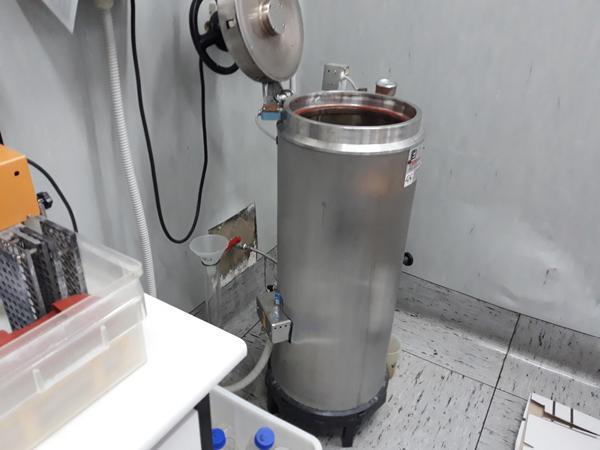 20#3675 Cappa flusso laminare Gelaire e microscopio Olympus BH2 in vendita - foto 16