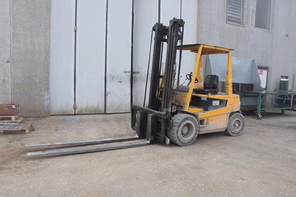 Carrelli elevatori in vendita