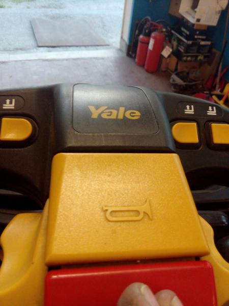5#3695 Transpallet elettrico Yale MP20X FBW 20 quintali in vendita - foto 3