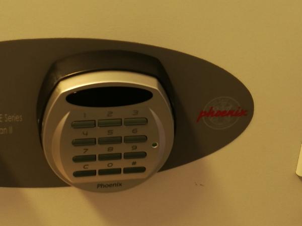 14#3704 Tv Philips e cassaforte Phoenic in vendita - foto 2