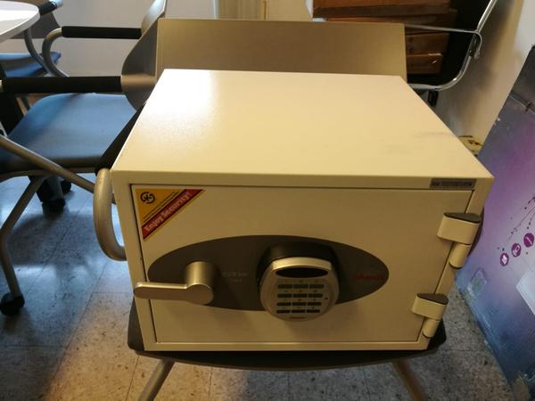 14#3704 Tv Philips e cassaforte Phoenic in vendita - foto 4