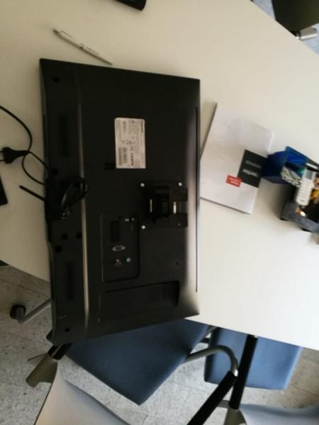 14#3704 Tv Philips e cassaforte Phoenic in vendita - foto 9