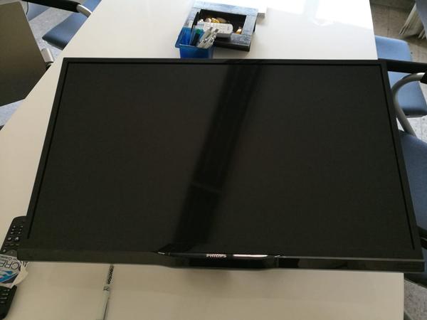 14#3704 Tv Philips e cassaforte Phoenic in vendita - foto 10