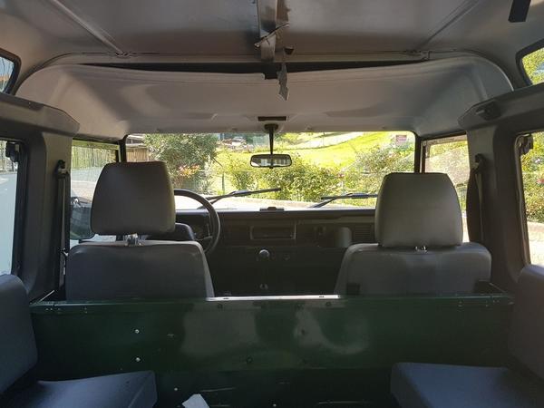 28#3715 Autoveicolo Land Rover Defender in vendita - foto 2