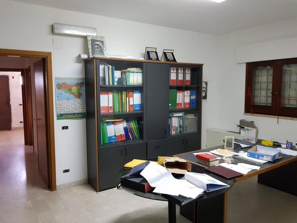 1#3729 Arredi ufficio e scaffalatura in vendita - foto 1