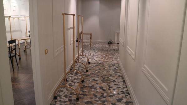 27#3735 Arredi per showroom e tessuti in vendita - foto 36