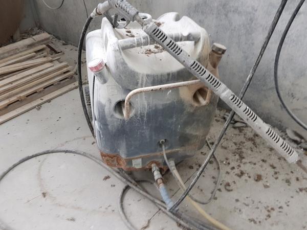 8#3744 Betoniera e materiale da cantiere in vendita - foto 2