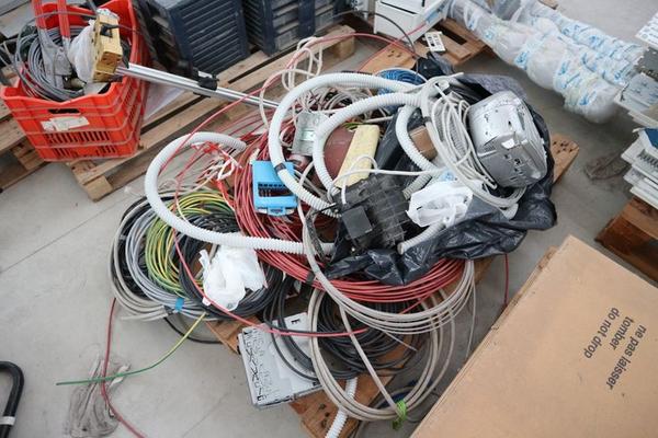 617#3749 Inverter e materiale elettrico in vendita - foto 10