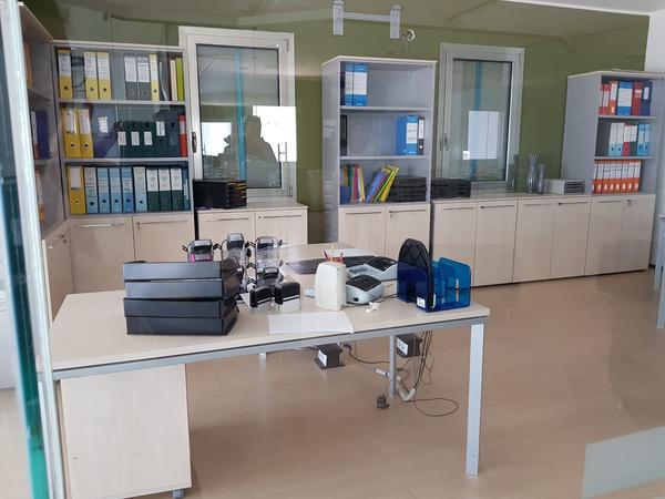 7#3765 Tavoli da riunione e stampante Epson in vendita - foto 1