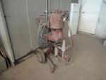 Image 1 - Airless pump and scaffolding - Lot 30 (Auction 3774)