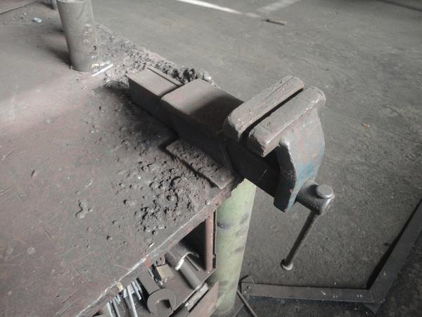 34#3774 Smerigliatrice Felisatti e banchi da lavoro officina in vendita - foto 8