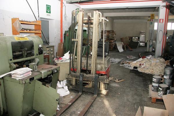 2#3804 Autovettura Opel Corsa e muletto Linde in vendita - foto 1