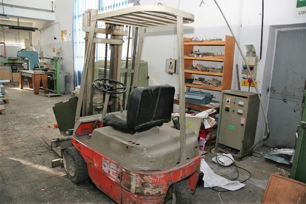 2#3804 Autovettura Opel Corsa e muletto Linde in vendita - foto 3