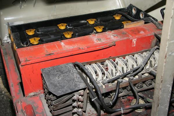 2#3804 Autovettura Opel Corsa e muletto Linde in vendita - foto 6