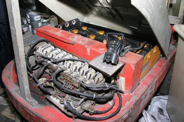 2#3804 Autovettura Opel Corsa e muletto Linde in vendita - foto 7