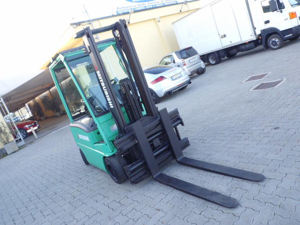 1#3810 Carrello elevatore Mitsubishi FB 20 con pinza a forche Cascade in vendita - foto 4