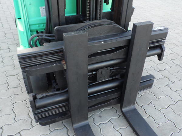 1#3810 Carrello elevatore Mitsubishi FB 20 con pinza a forche Cascade in vendita - foto 5