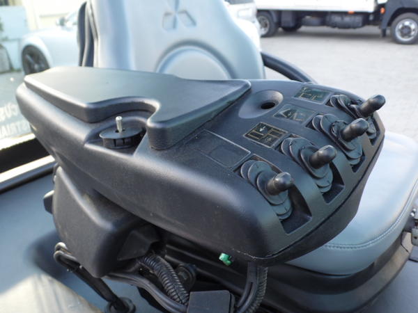 1#3810 Carrello elevatore Mitsubishi FB 20 con pinza a forche Cascade in vendita - foto 8