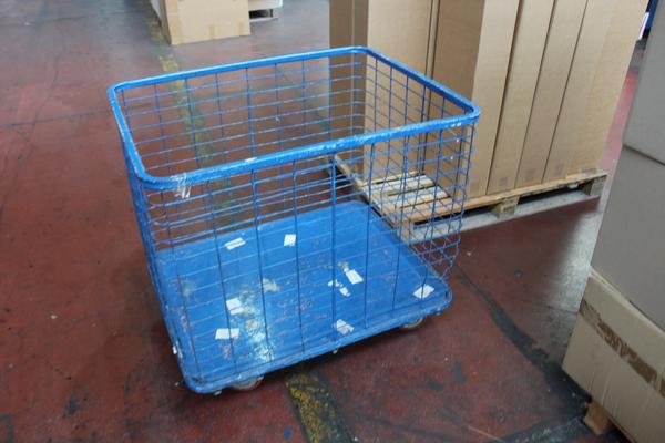 15#3821 Carrelli e casse in plastica con ruote  in vendita - foto 1