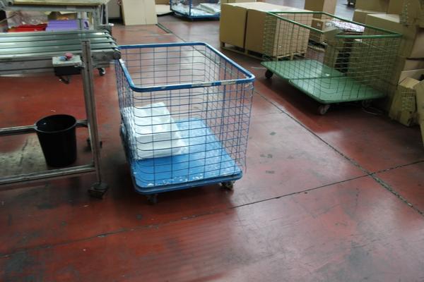 15#3821 Carrelli e casse in plastica con ruote  in vendita - foto 2
