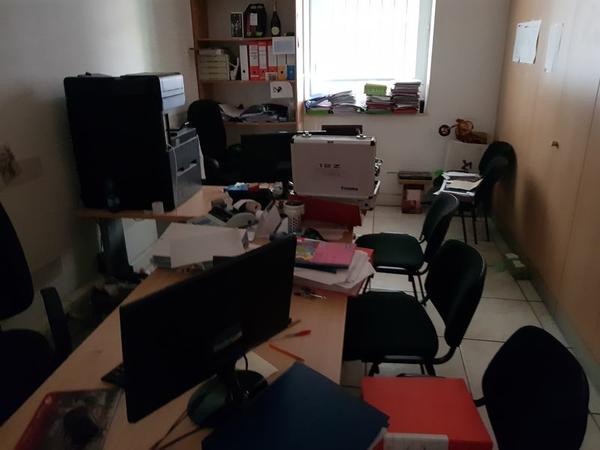 1#3842 Arredi e attrezzature ufficio in vendita - foto 37