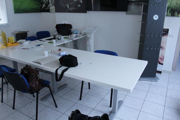1#3851 Televisore Toshiba e arredi ufficio in vendita - foto 2