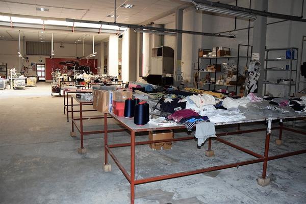30#3856 Tavoli da lavoro e normaliarmadio in ferro in vendita - foto 1