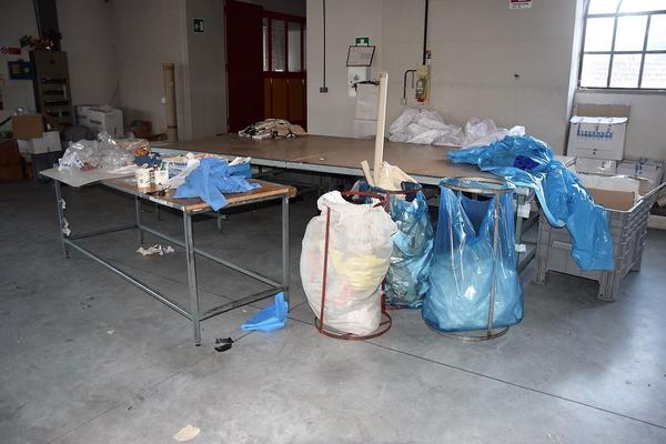 30#3856 Tavoli da lavoro e normaliarmadio in ferro in vendita - foto 10