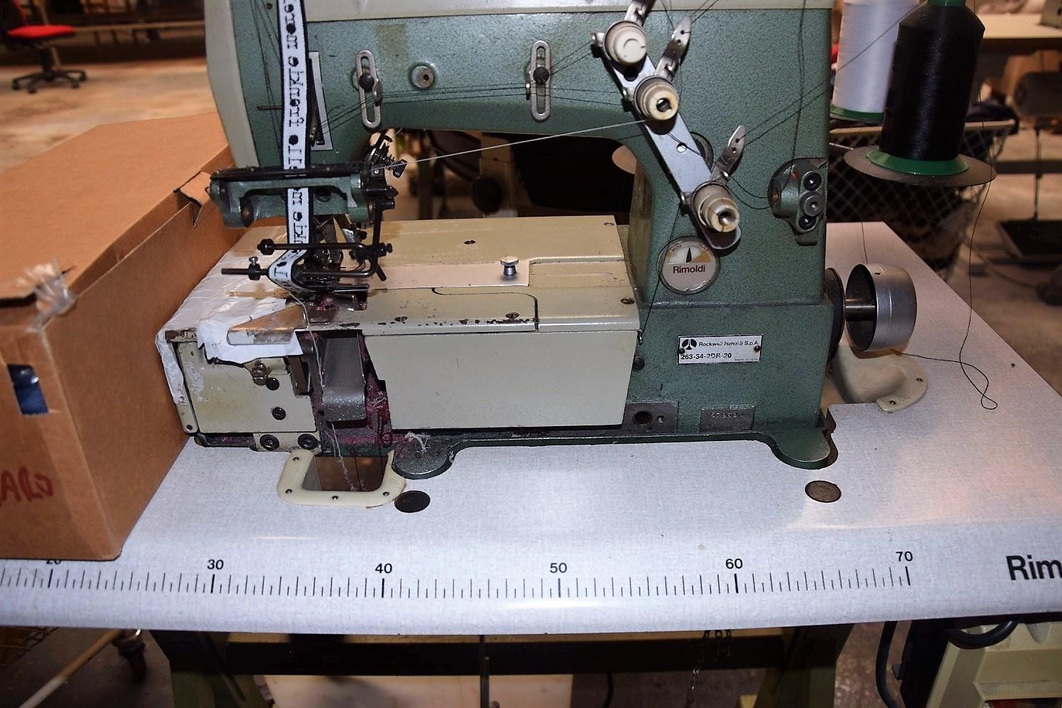 Lot Rimoldi sewing machine